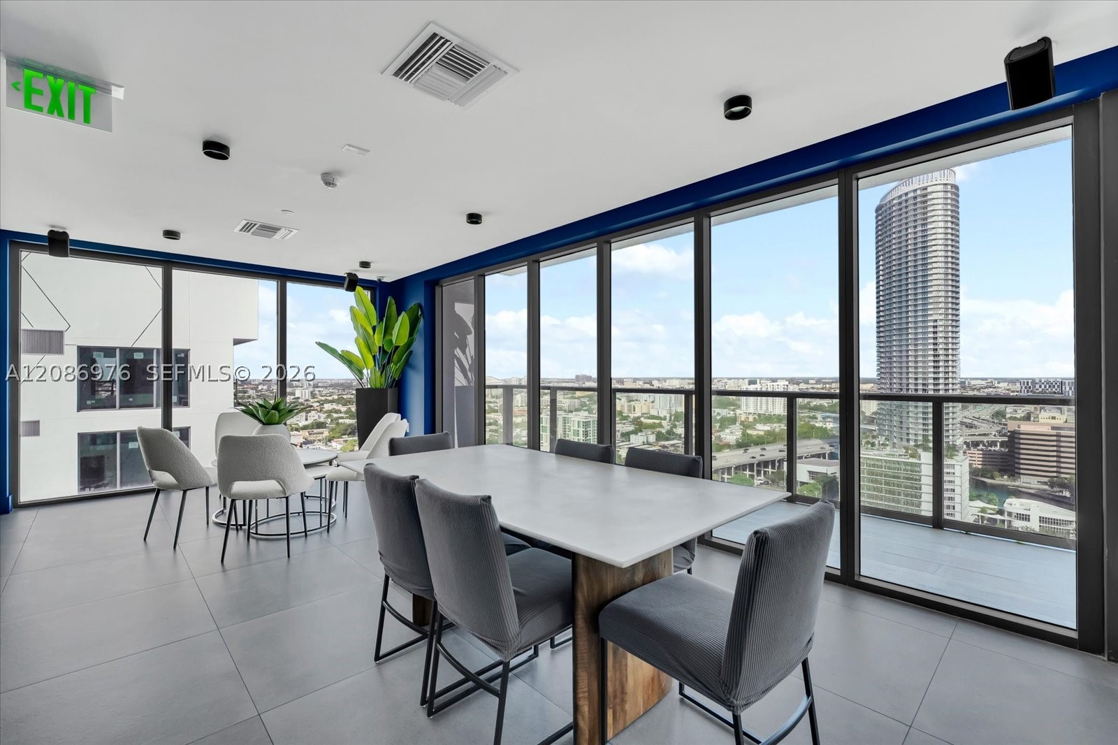 image Smart Brickell I23