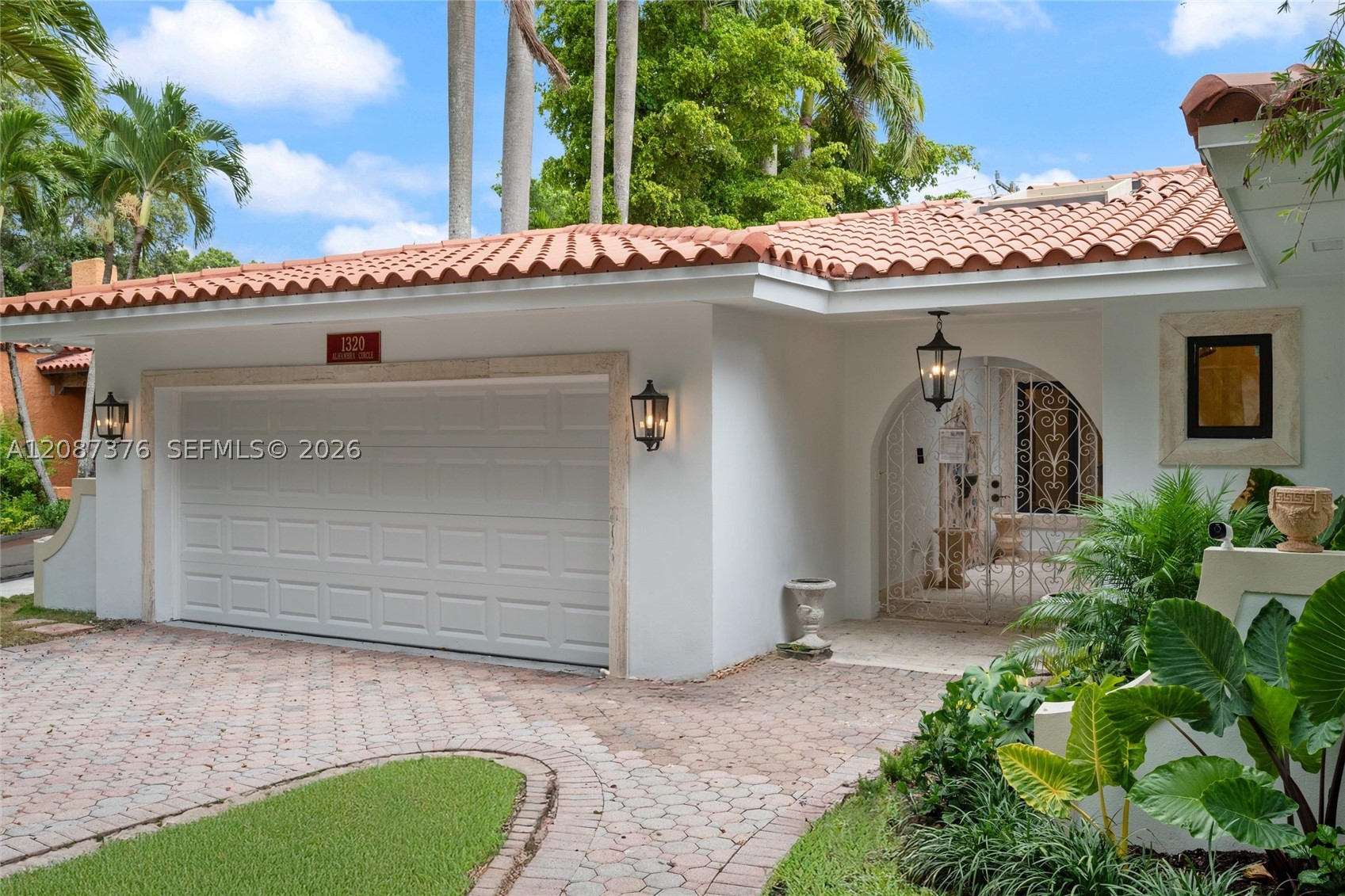 1320 Alhambra Cir