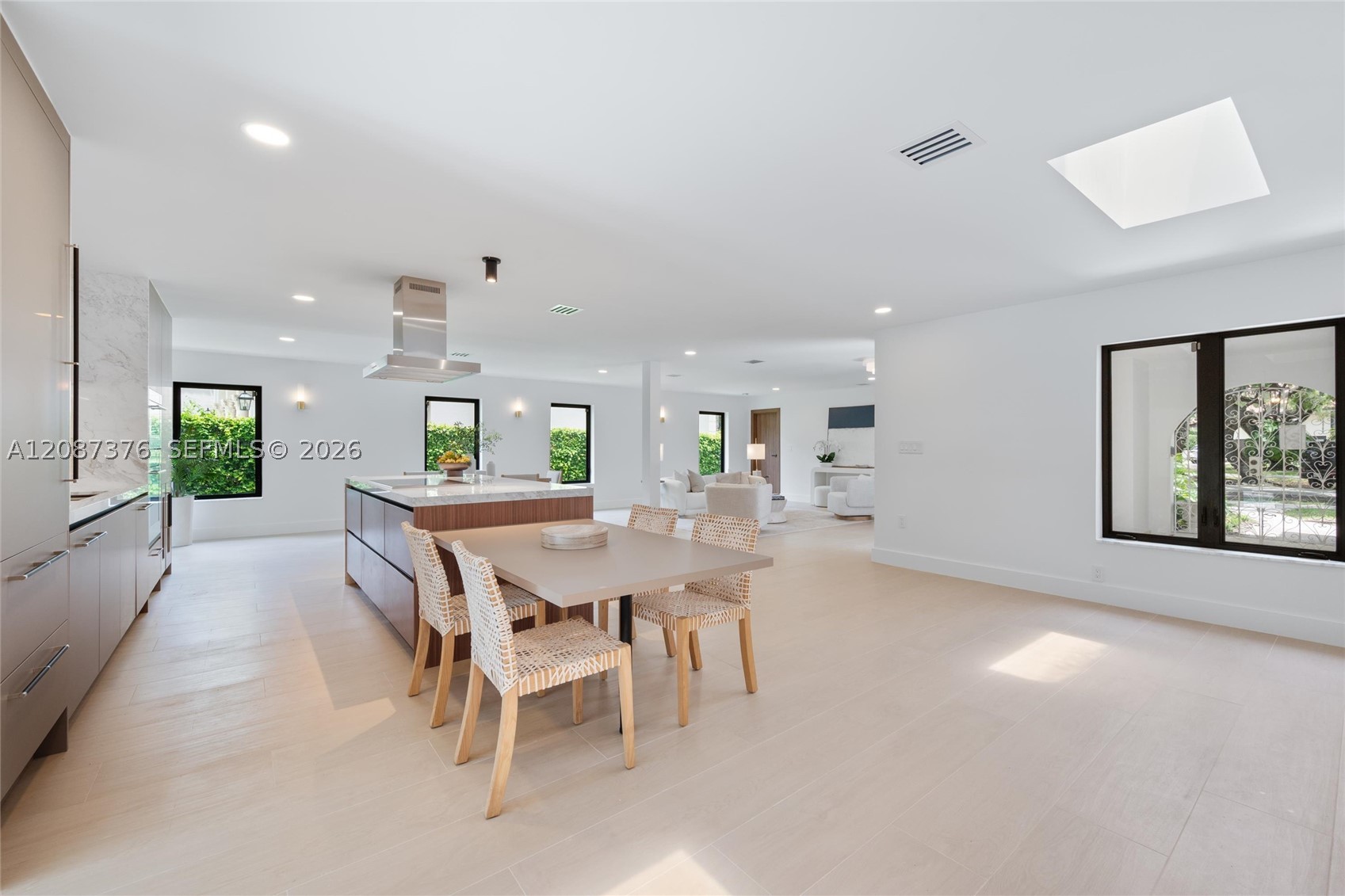 1320 Alhambra Cir Coral Gables, FL 33134