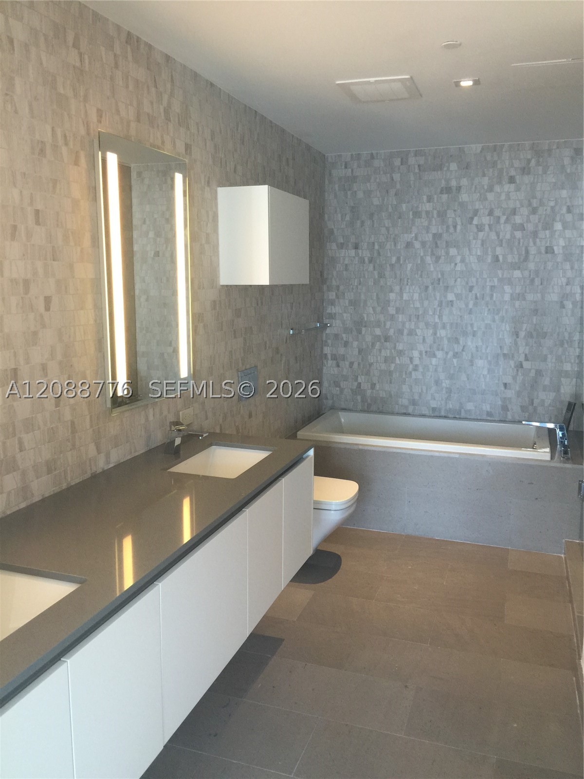 68 SE 6th St #3405