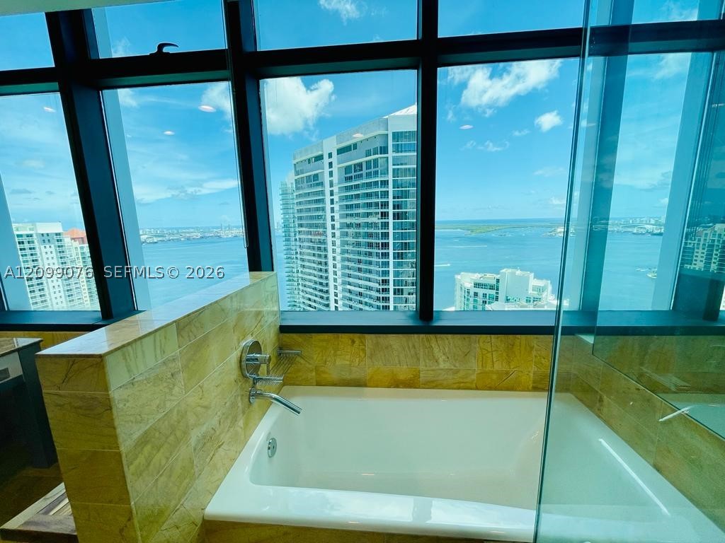 image Brickell Arch17