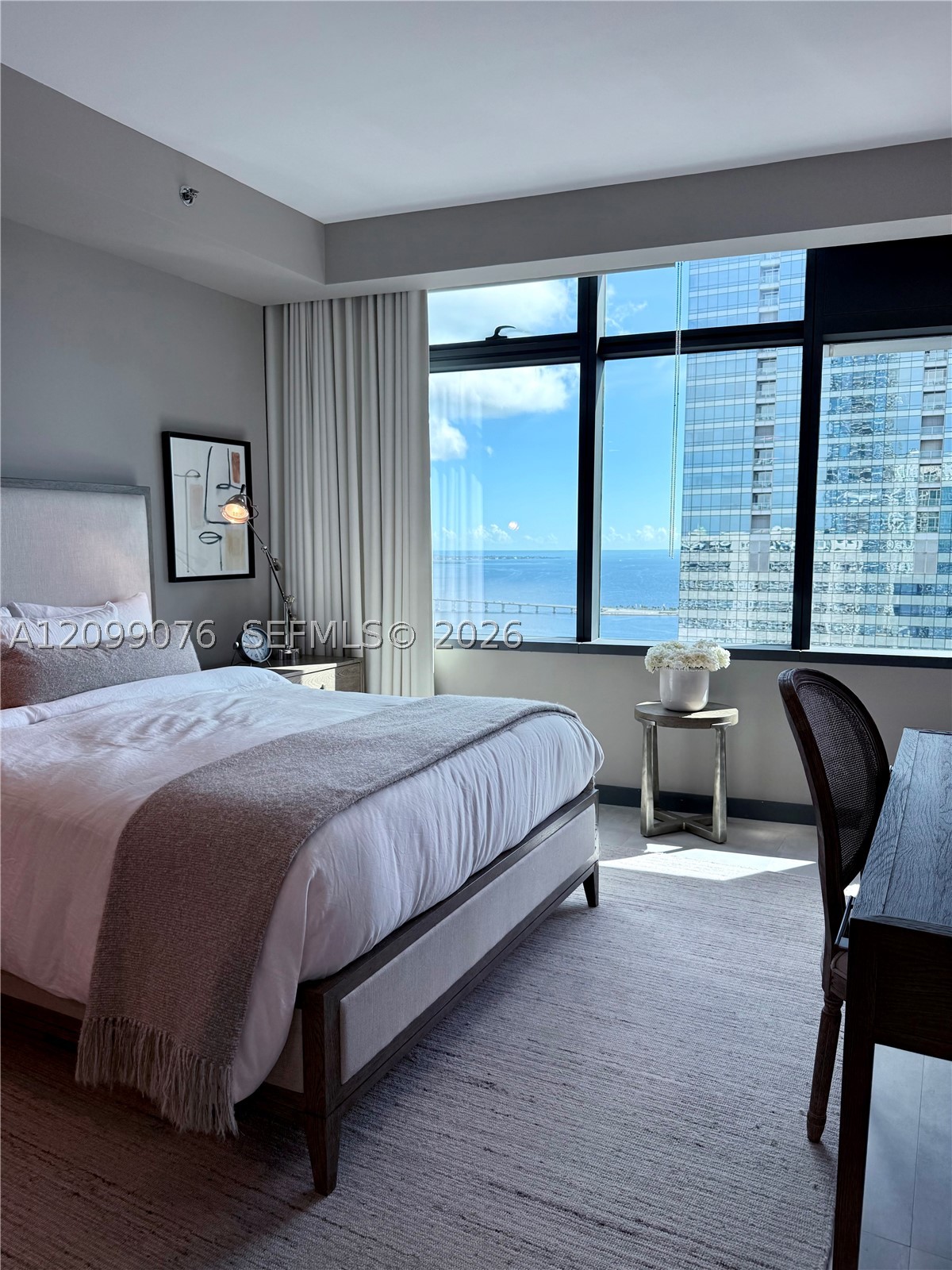 image Brickell Arch3