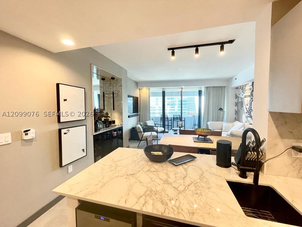 image Brickell Arch5