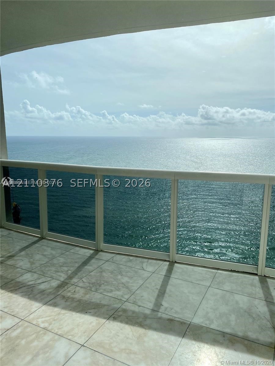17201 Collins Ave #4004