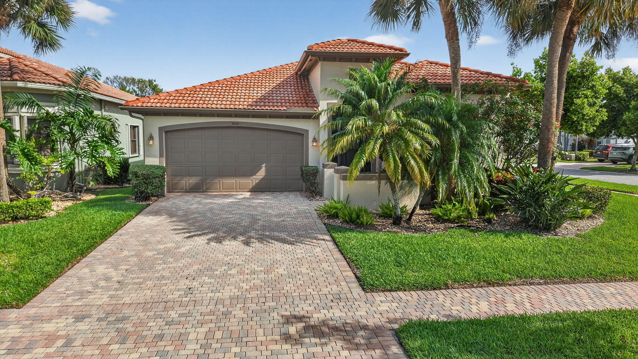 9571 Isles Cay