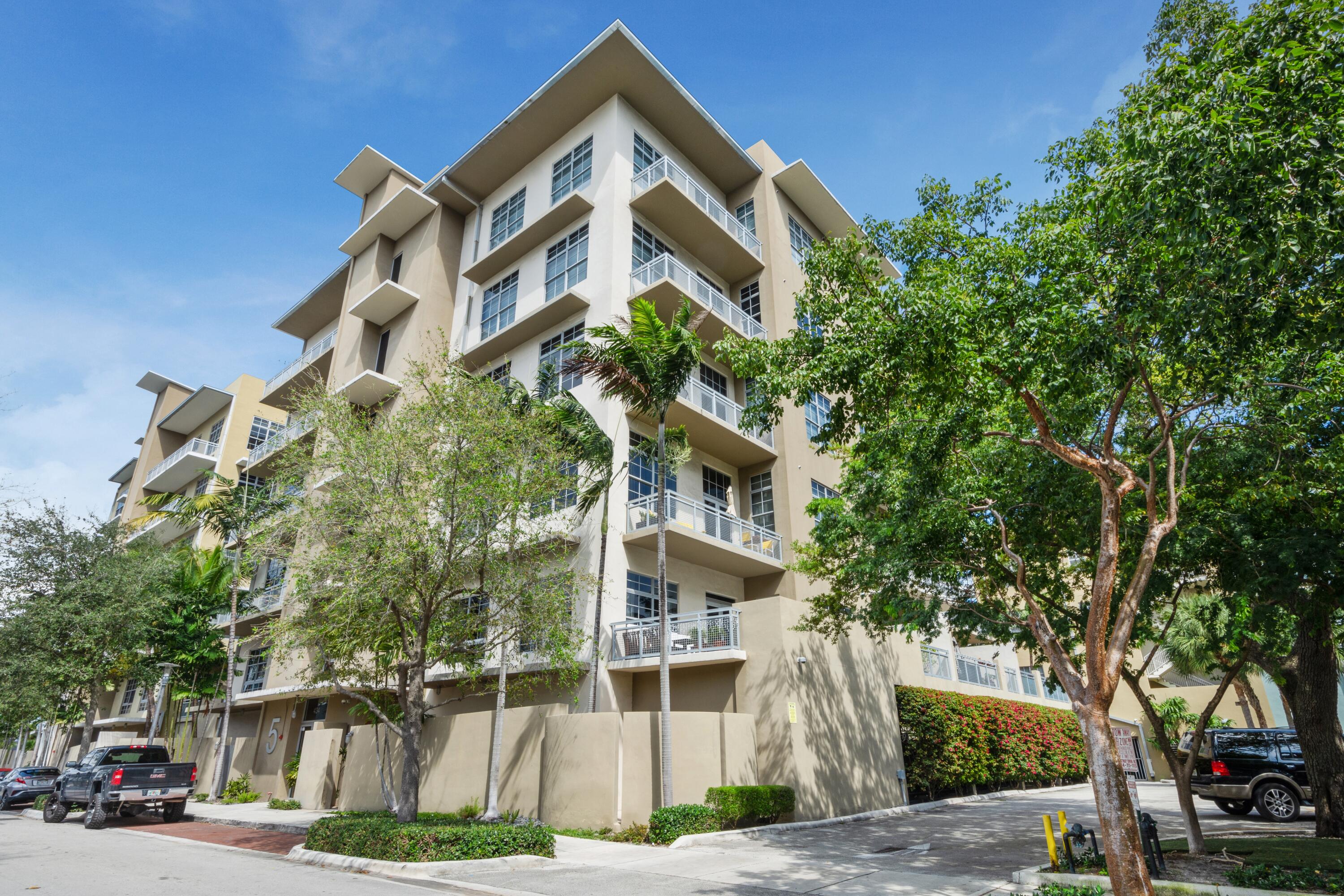 444 NW 1st #602 Fort Lauderdale, FL 33301