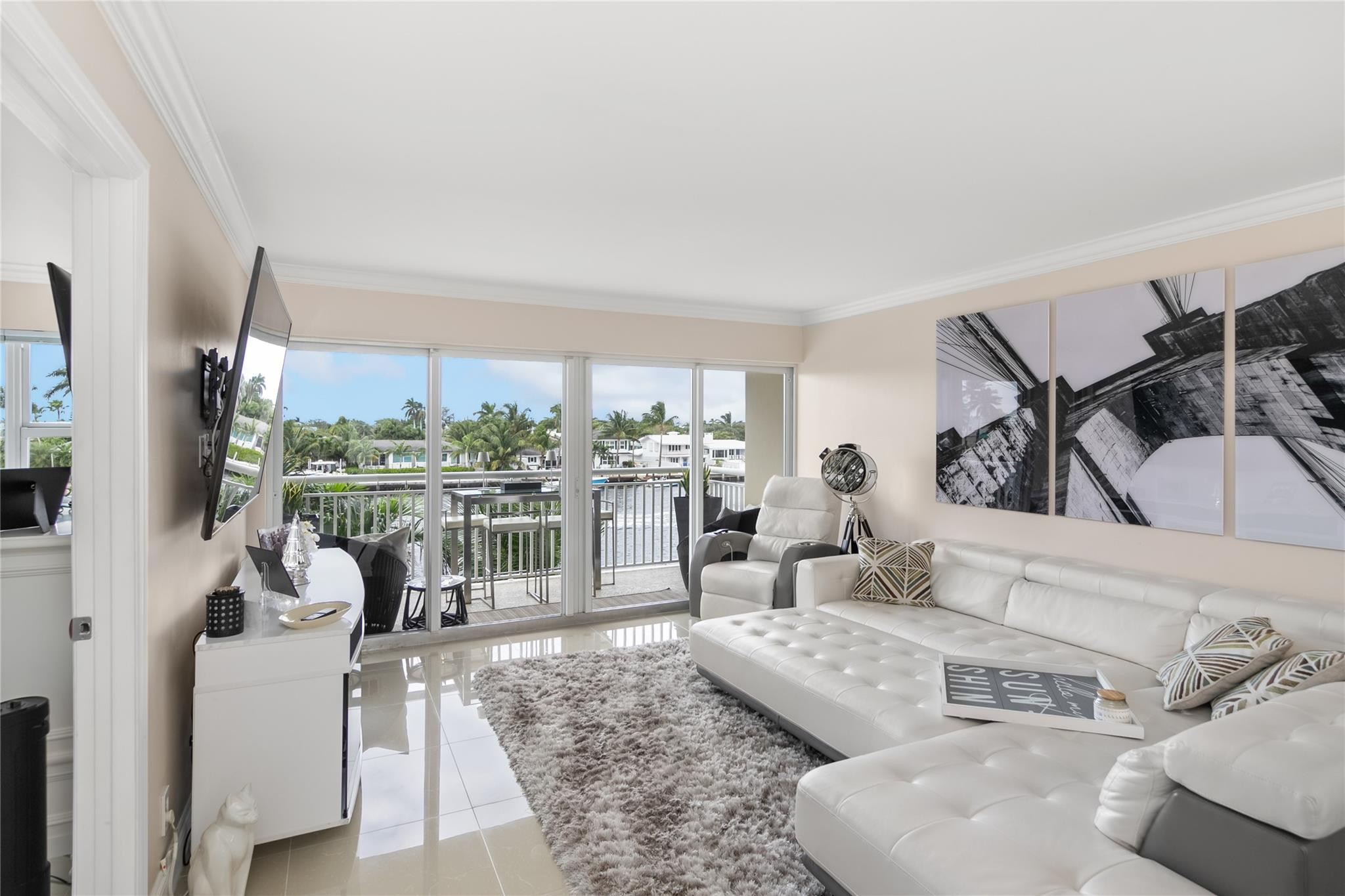 2611 N Riverside #307