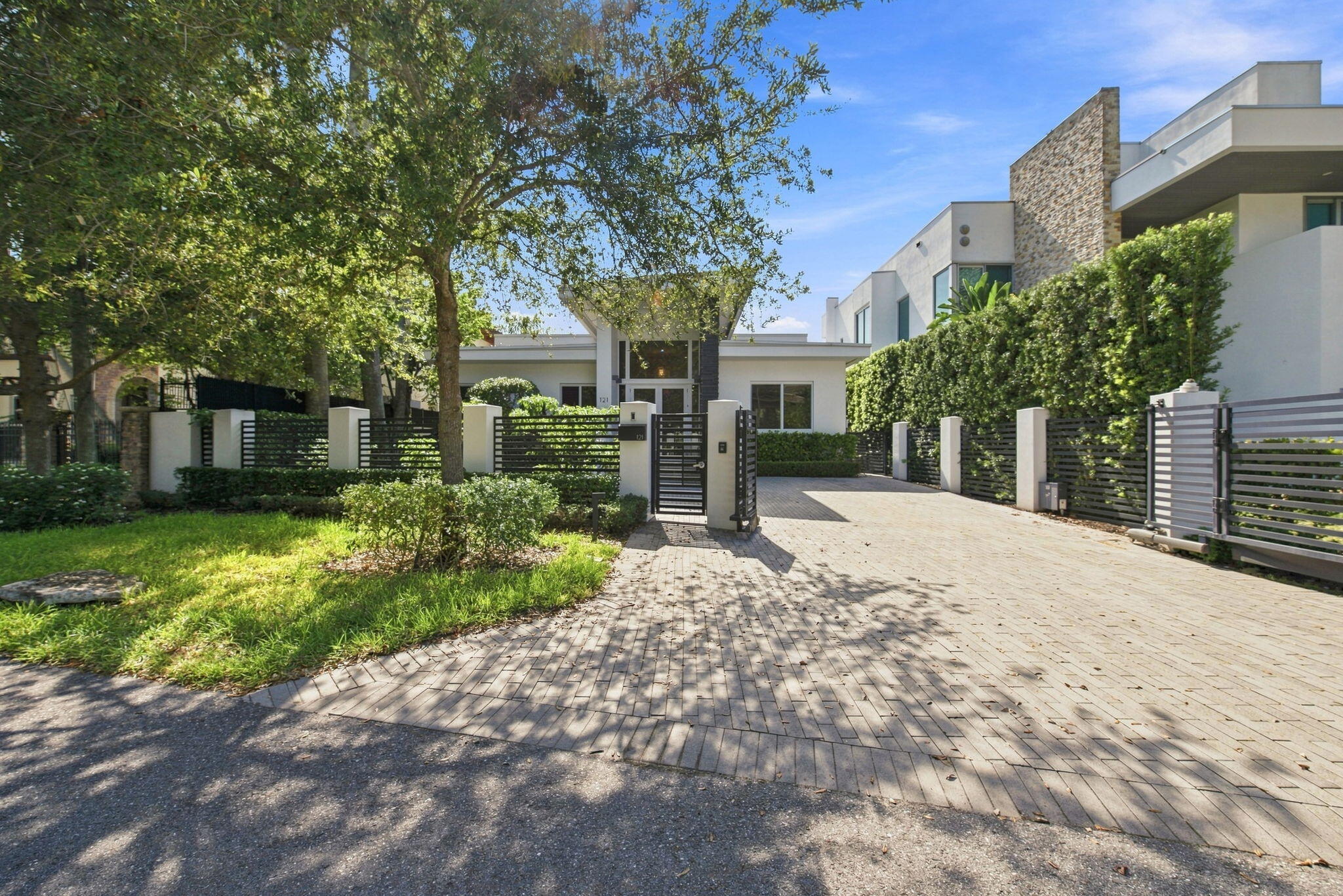 121 S Gordon Fort Lauderdale, FL 33301