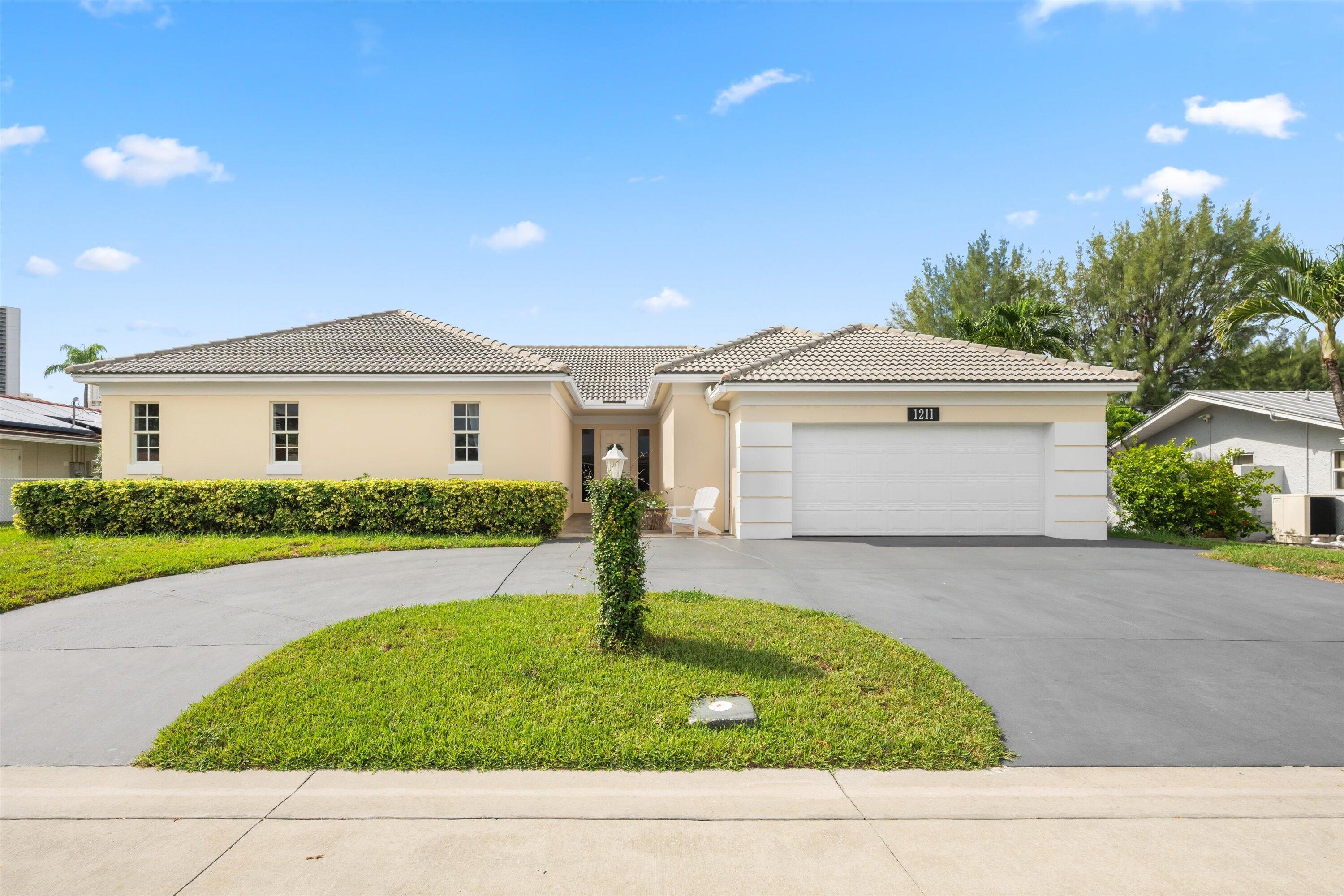 1211 Singer Dr