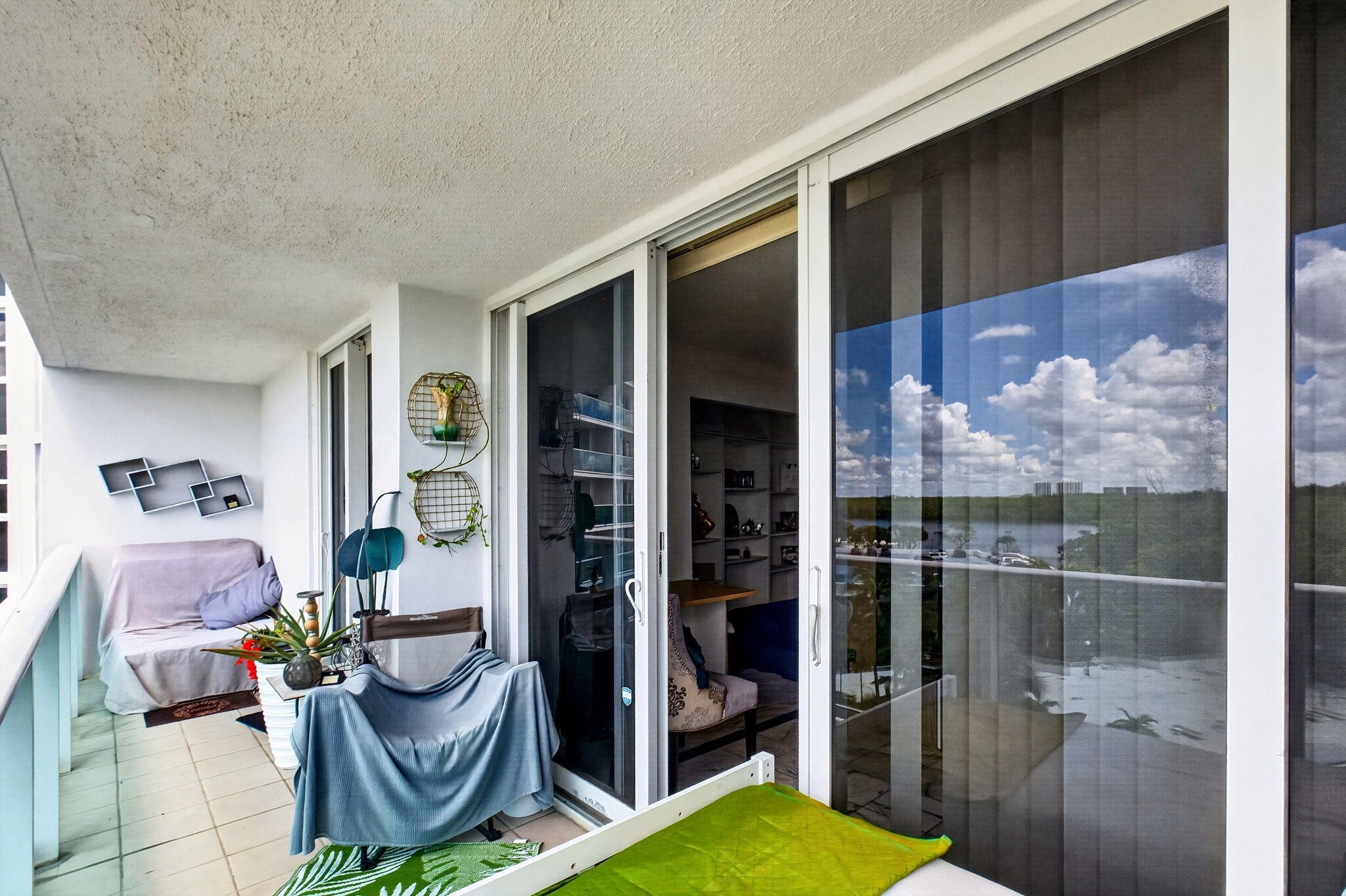 image Arlen House East11