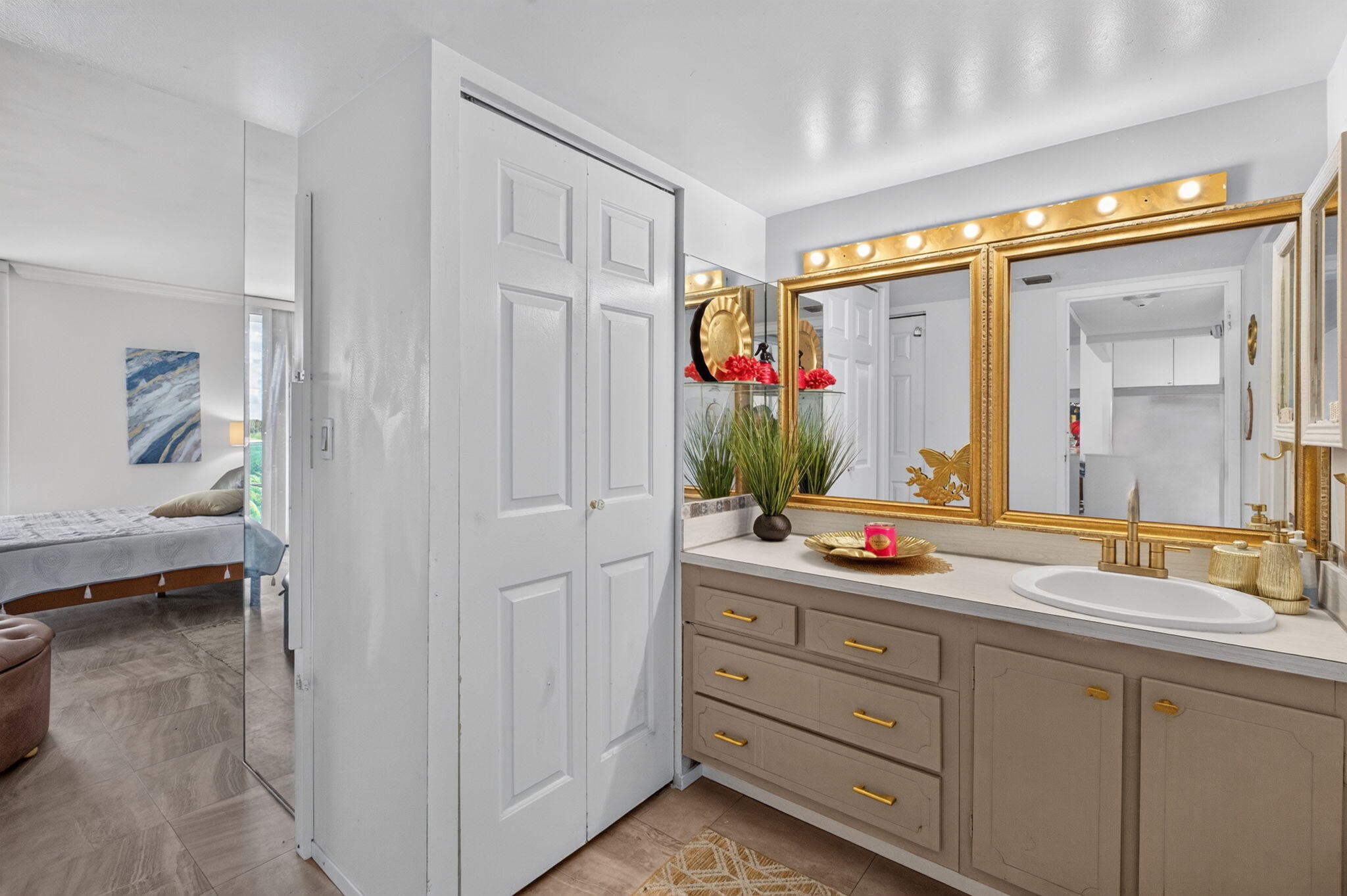 image Arlen House East30