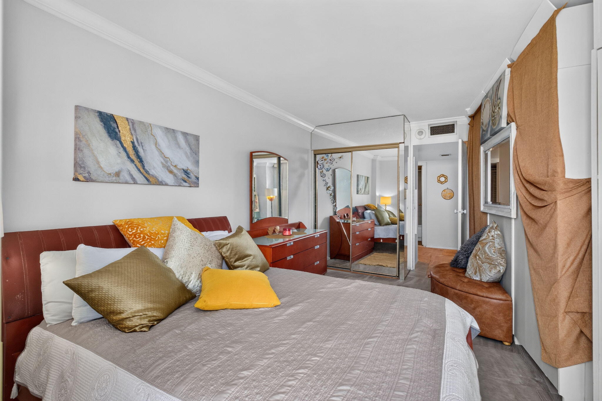 image Arlen House East33