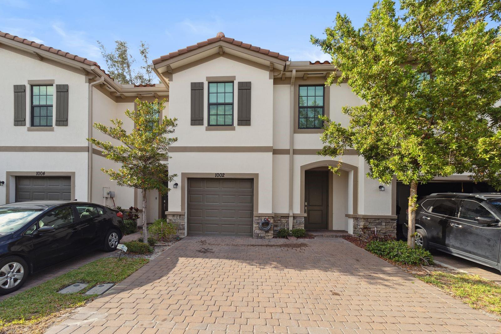 1002 Sweet Briar Ln