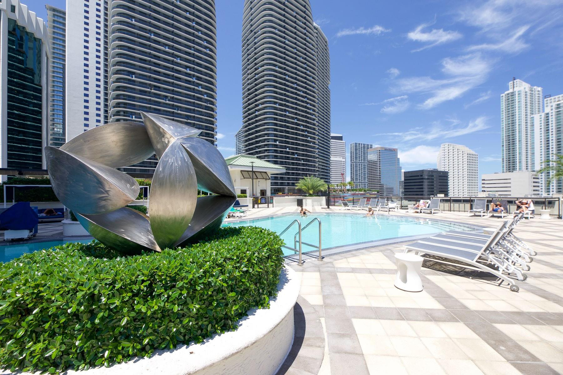 image Nine at Mary Brickell Village29