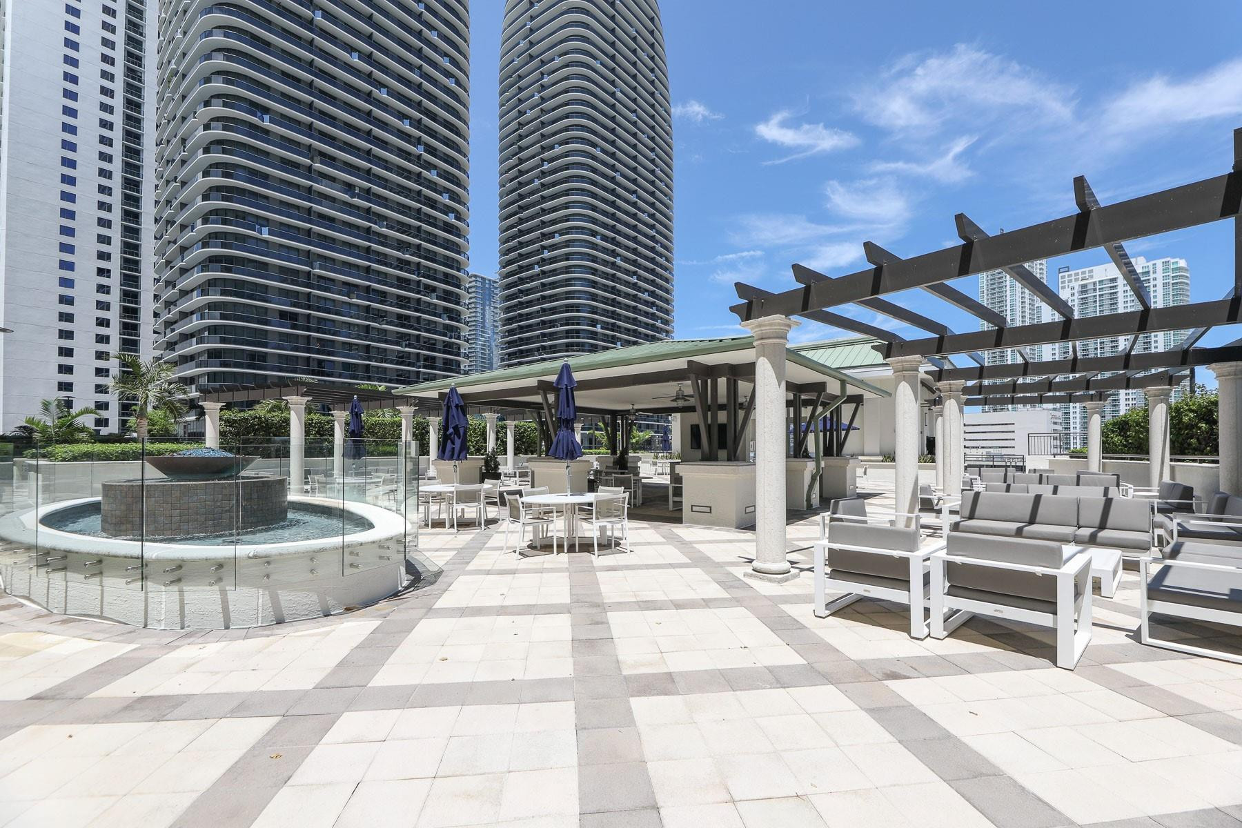 image Nine at Mary Brickell Village31