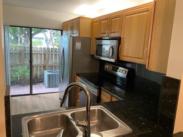 2106 NE 44th St Lighthouse Point, FL 33064