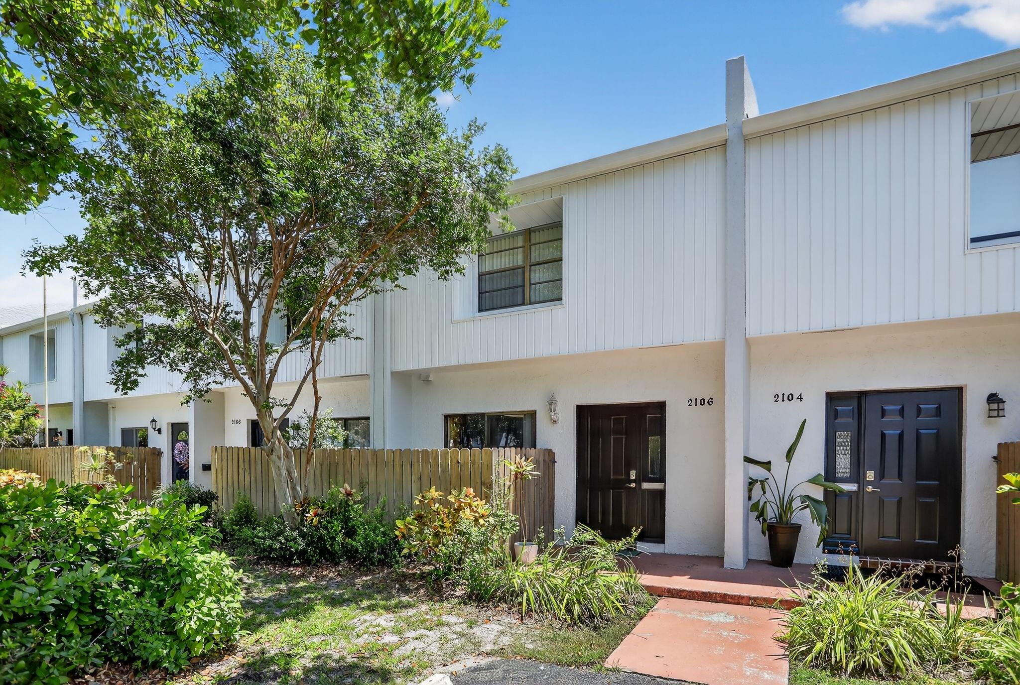 2106 NE 44th St Lighthouse Point, FL 33064