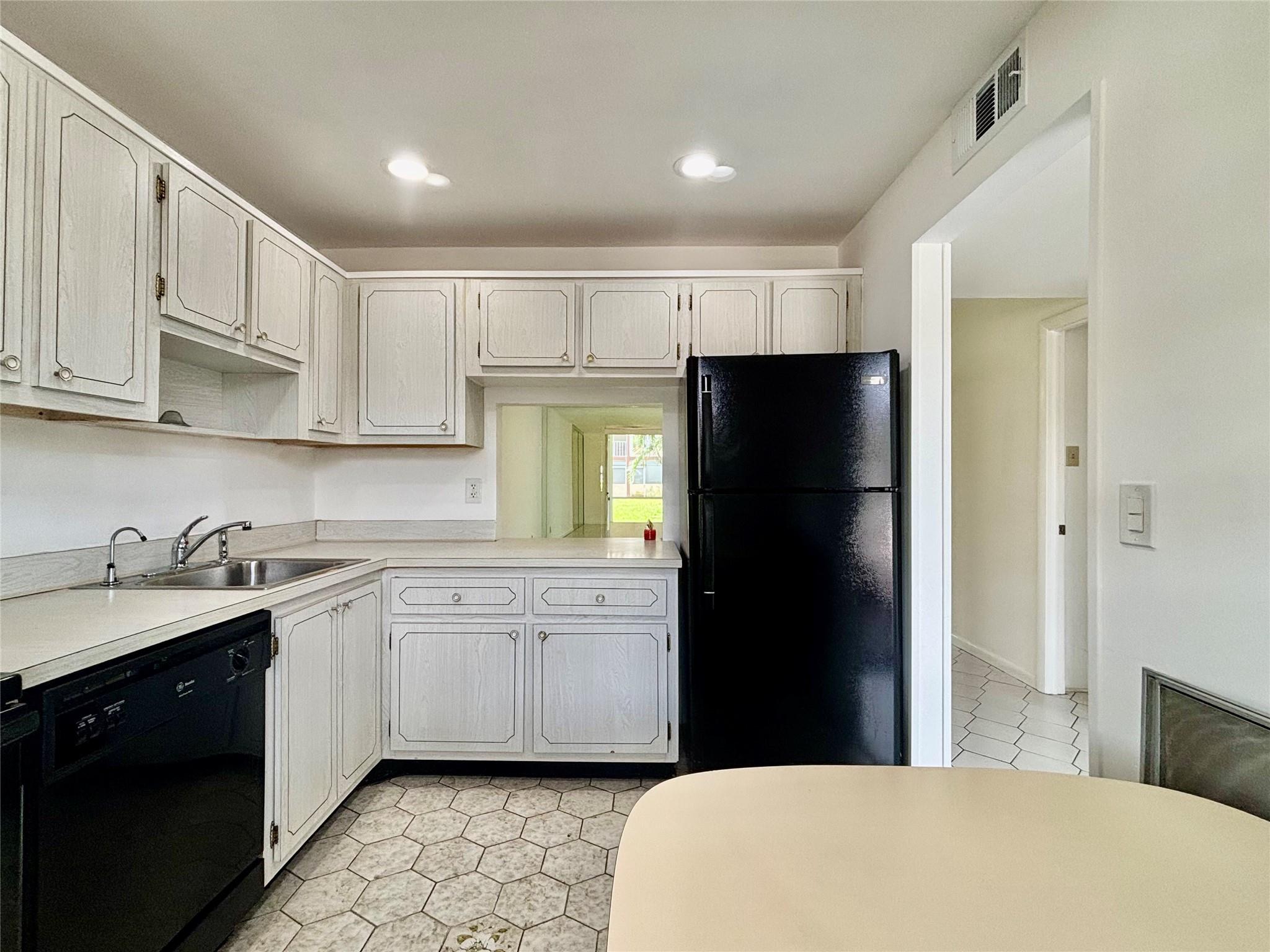 7600 NW 5th Pl #102