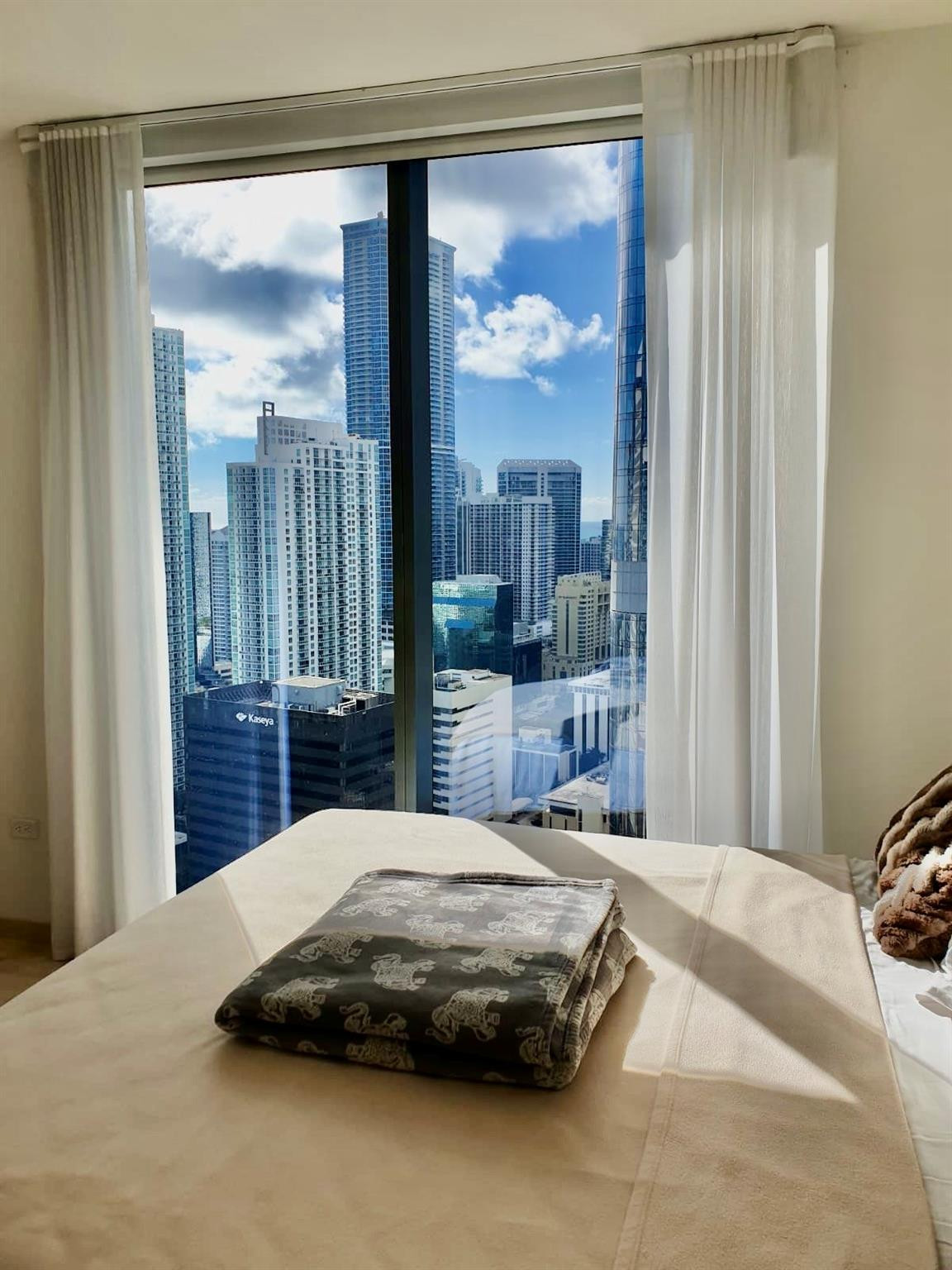 image Reach Brickell City Centre1