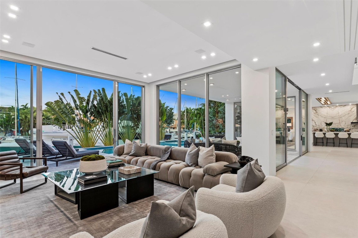 91 Fiesta Fort Lauderdale, FL 33301