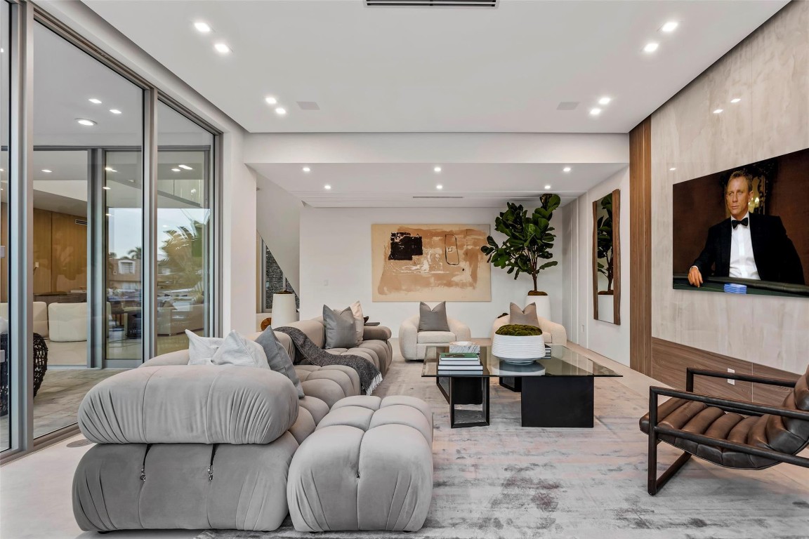 91 Fiesta Fort Lauderdale, FL 33301