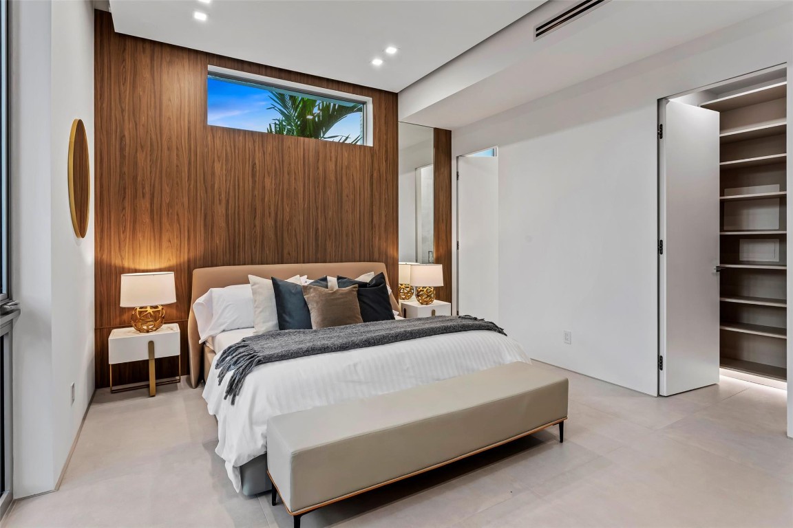 91 Fiesta Fort Lauderdale, FL 33301