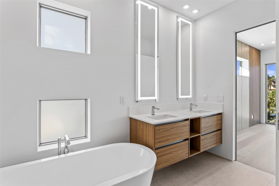 91 Fiesta Fort Lauderdale, FL 33301