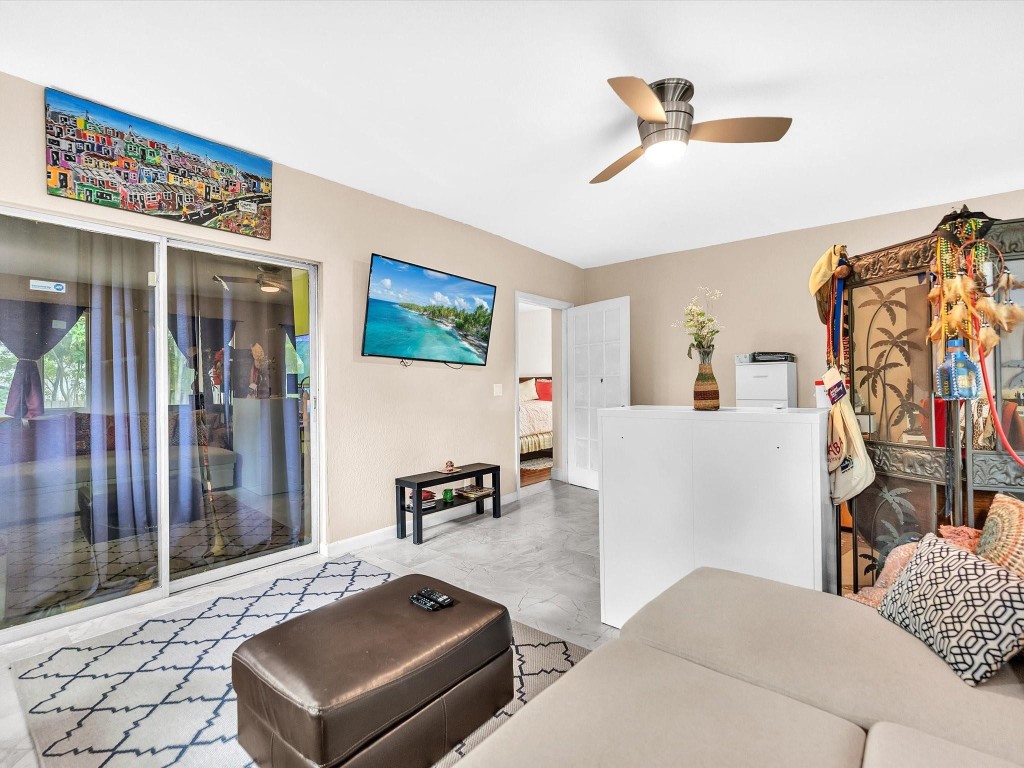 6171 SW 6th Margate, FL 33068