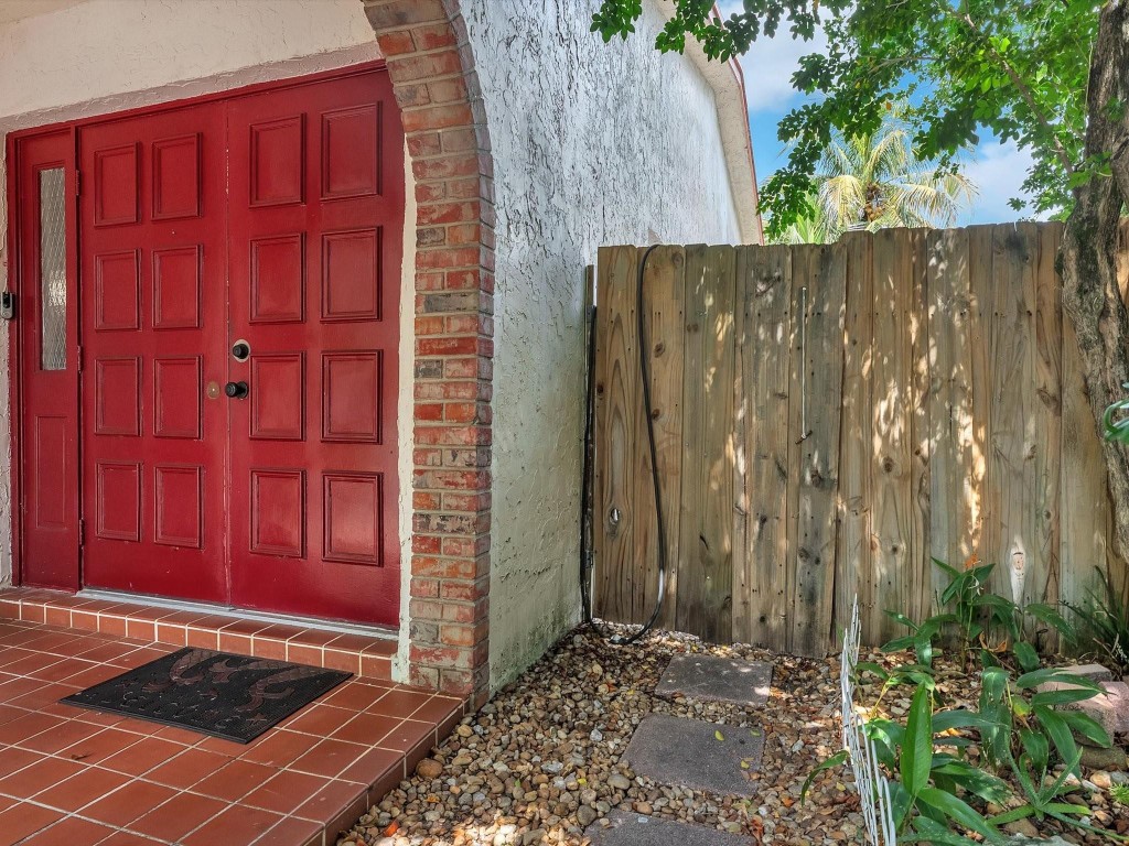 6171 SW 6th Margate, FL 33068