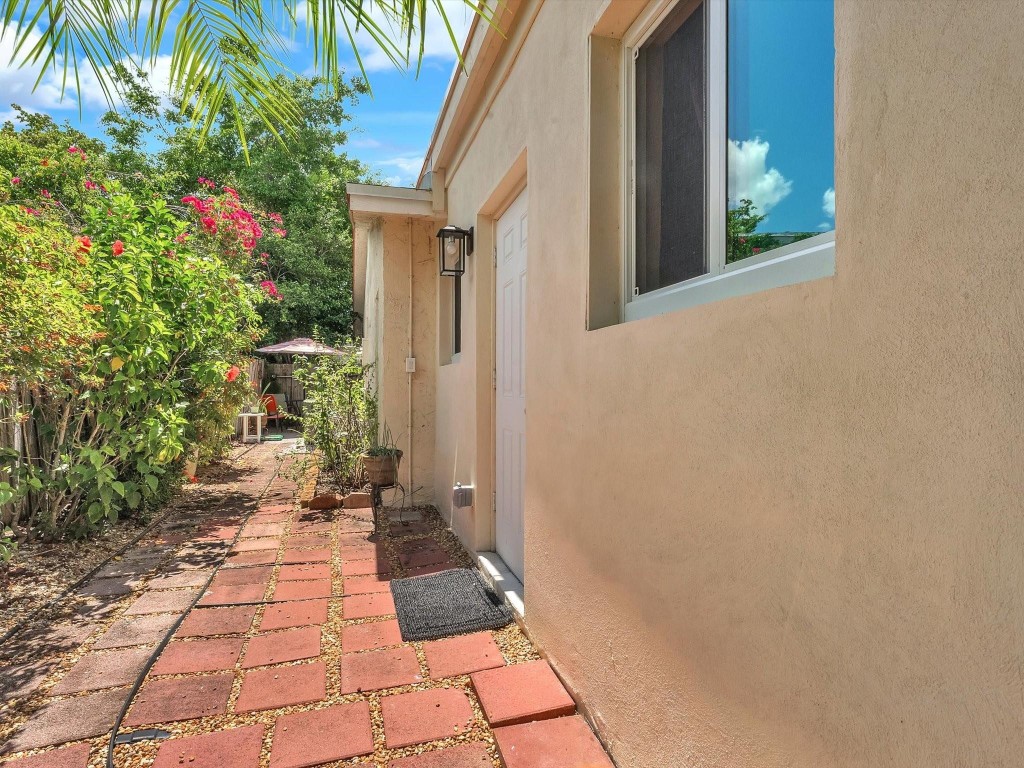 6171 SW 6th Margate, FL 33068