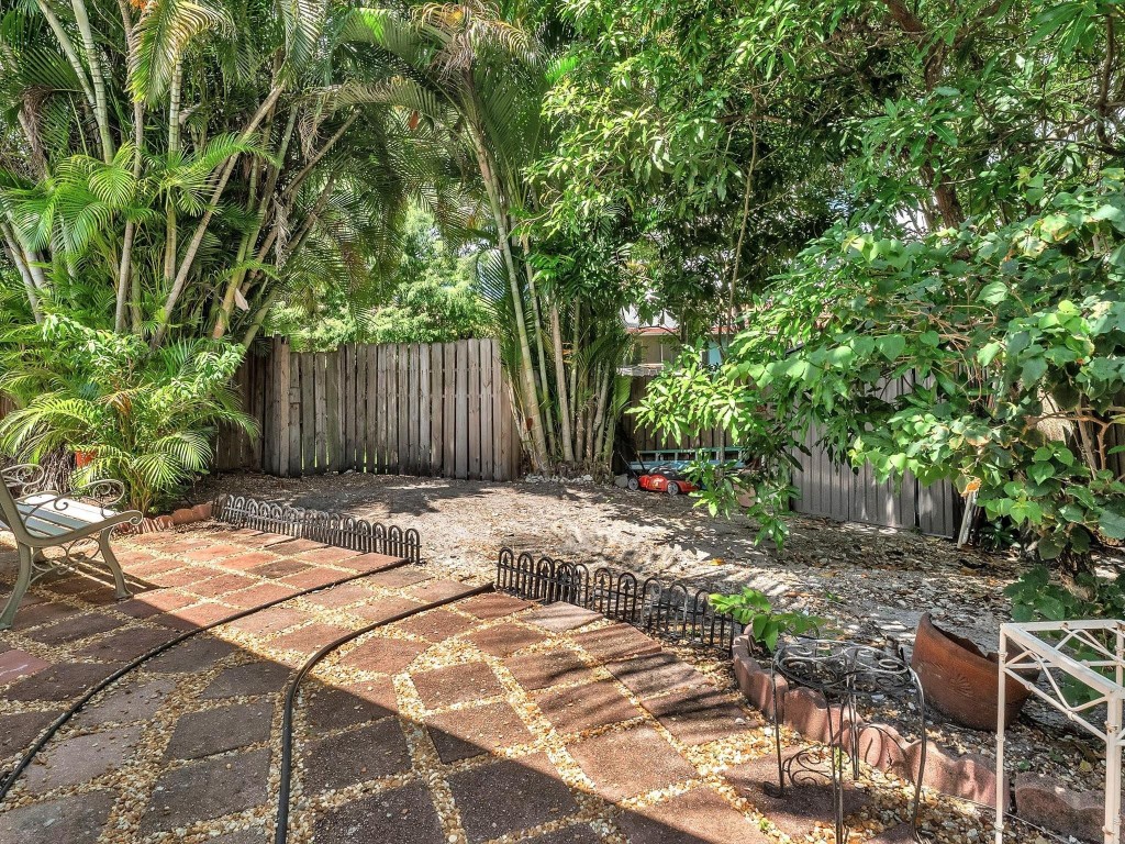 6171 SW 6th Margate, FL 33068