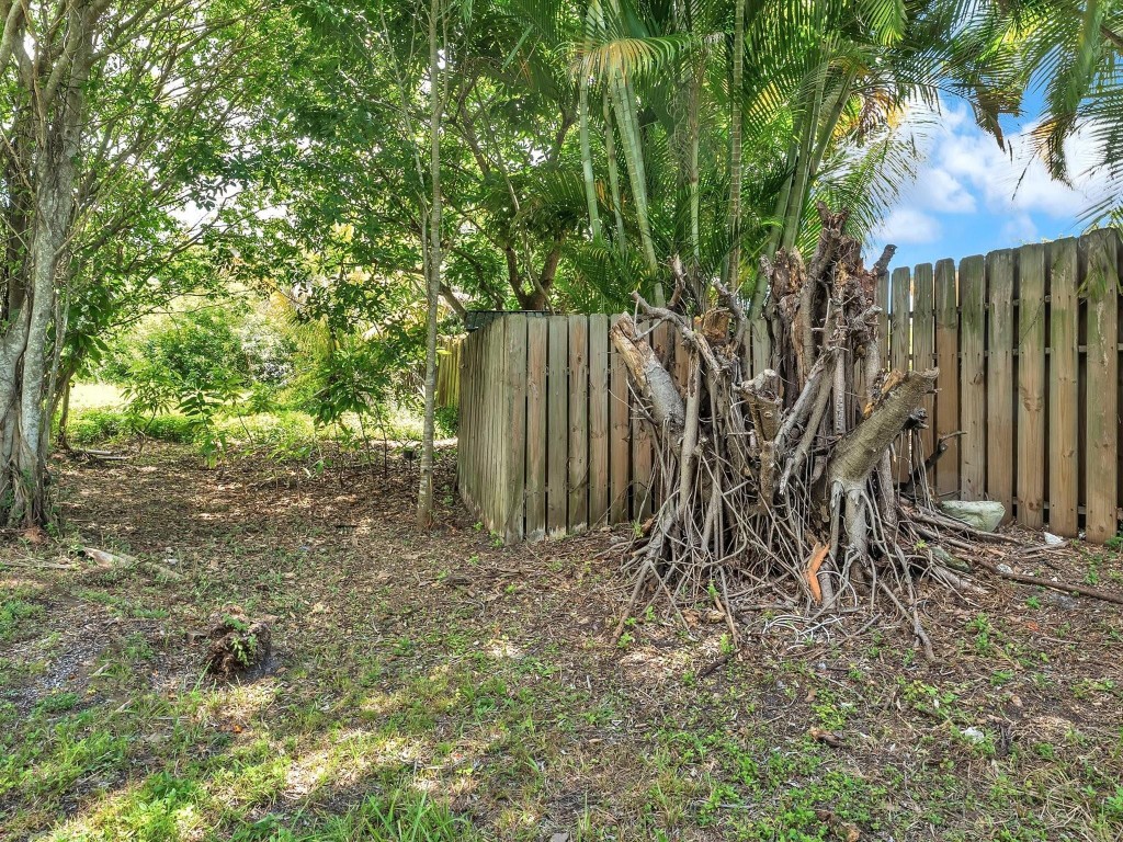 6171 SW 6th Margate, FL 33068