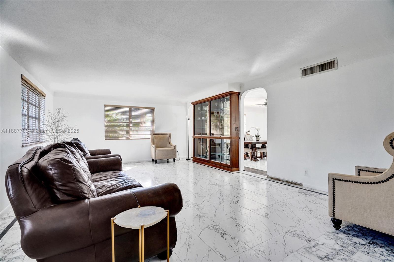 6 Tahoe Ln Sea Ranch Lakes, FL 33308