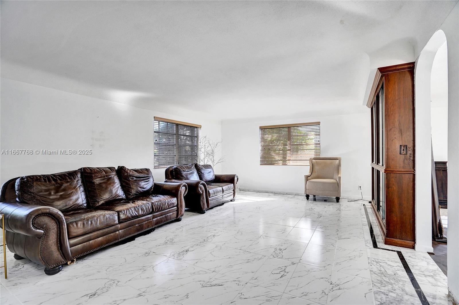 6 Tahoe Ln Sea Ranch Lakes, FL 33308