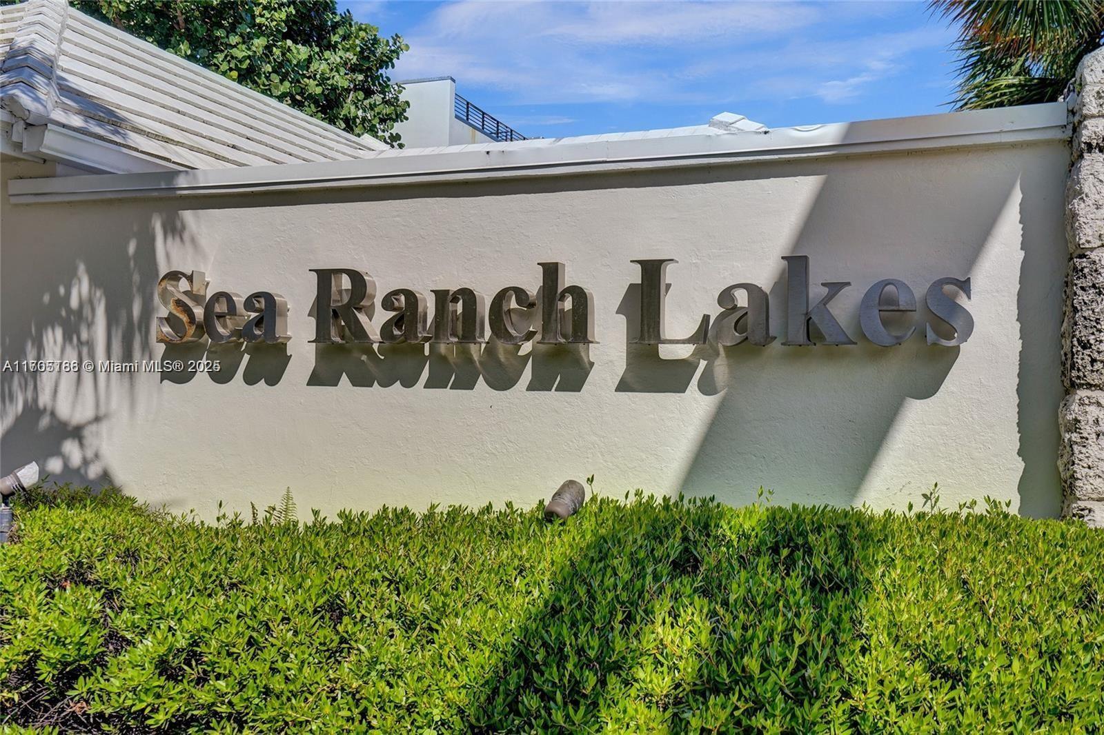 6 Tahoe Ln Sea Ranch Lakes, FL 33308