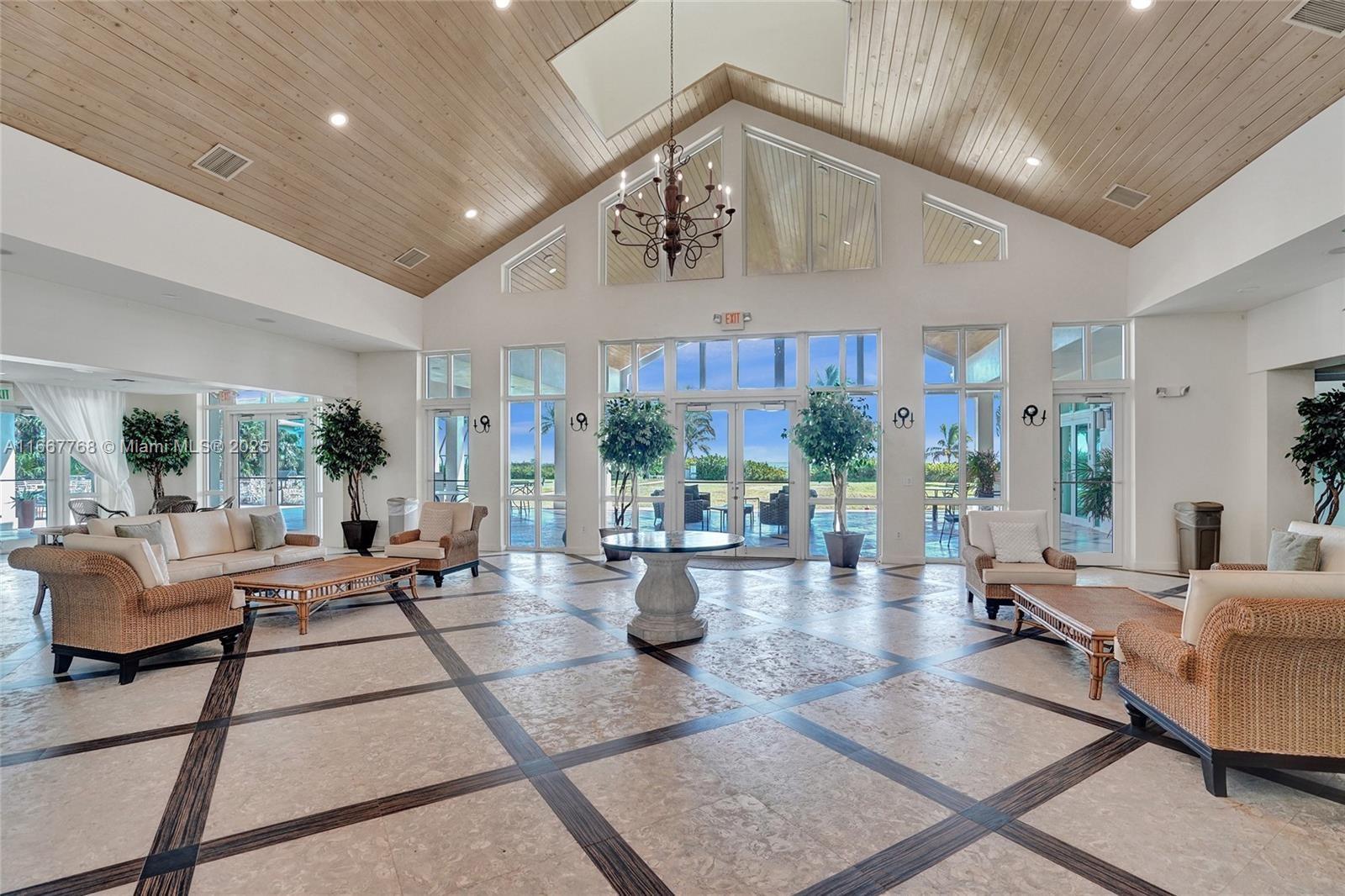 6 Tahoe Ln Sea Ranch Lakes, FL 33308