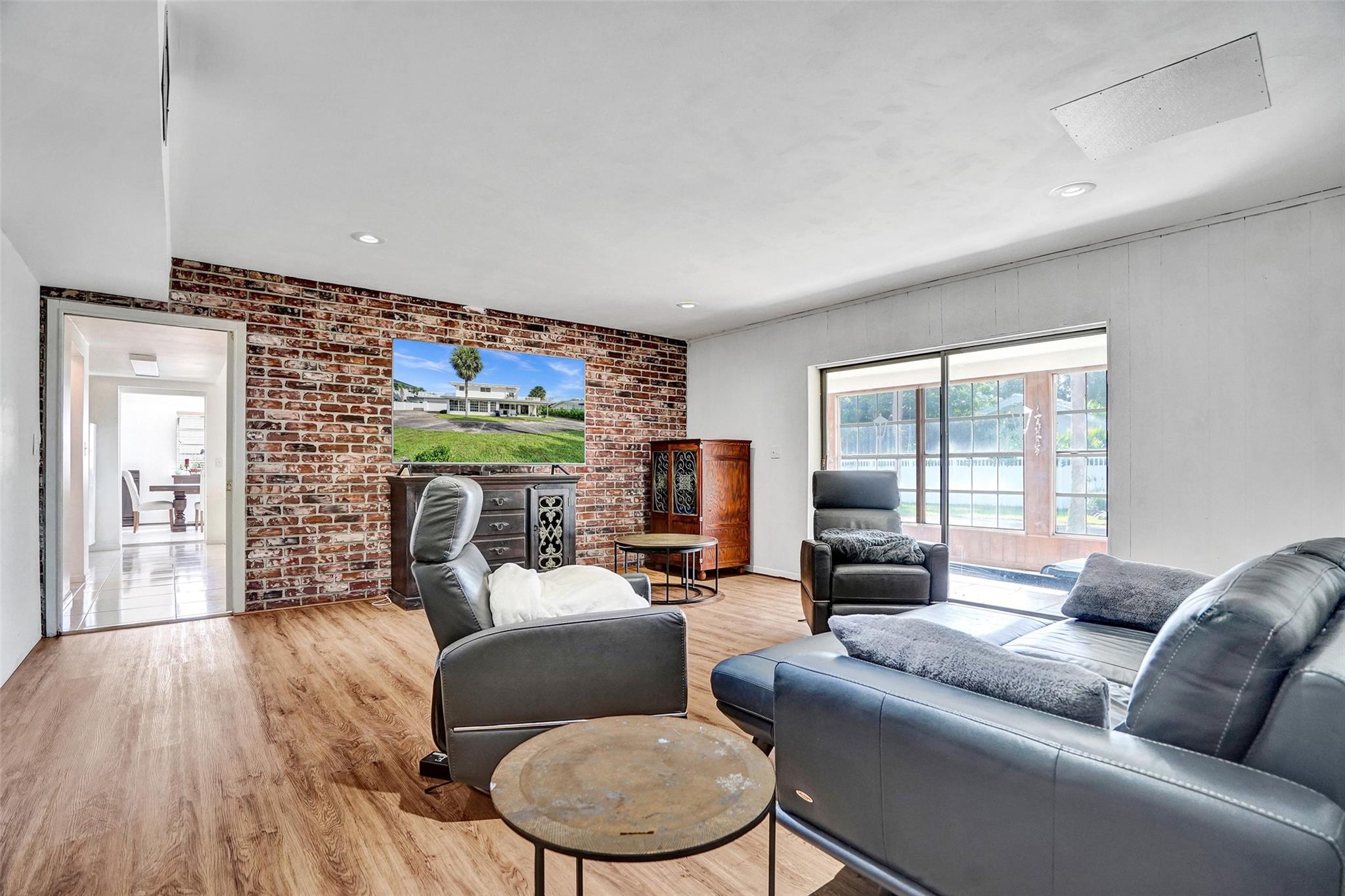 6 Tahoe Ln Sea Ranch Lakes, FL 33308