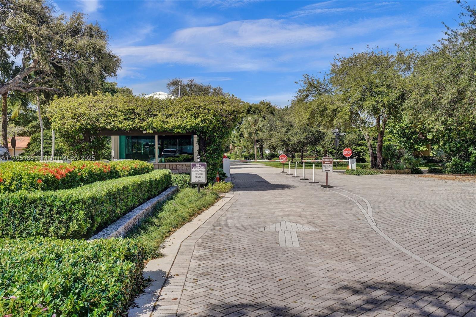 6 Tahoe Ln Sea Ranch Lakes, FL 33308