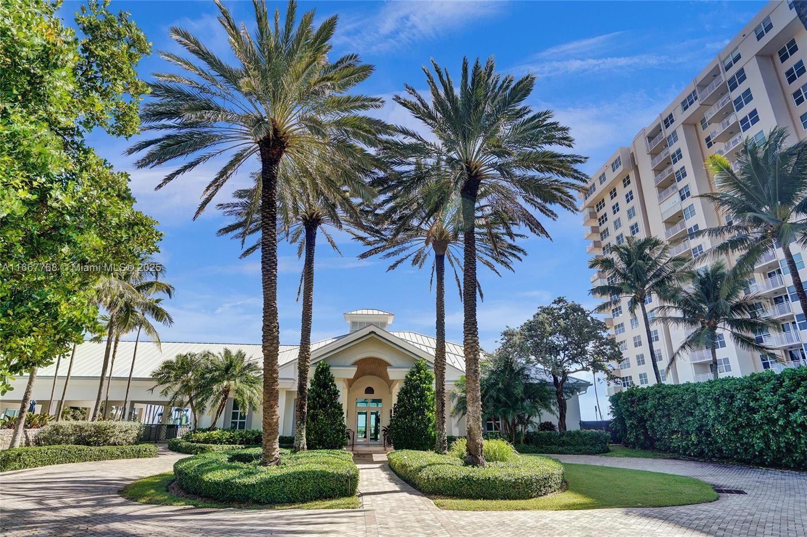 6 Tahoe Ln Sea Ranch Lakes, FL 33308