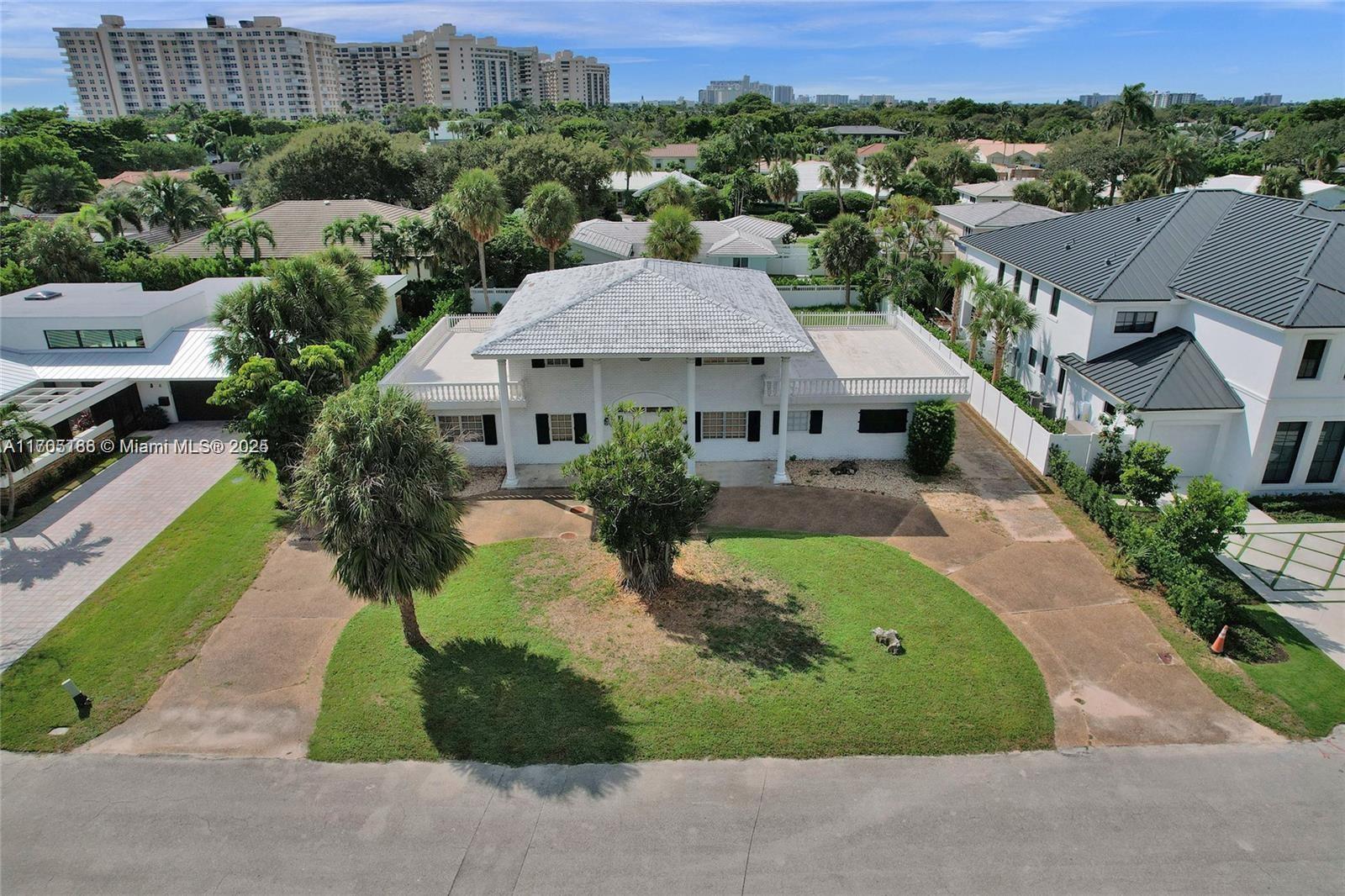 6 Tahoe Ln Sea Ranch Lakes, FL 33308