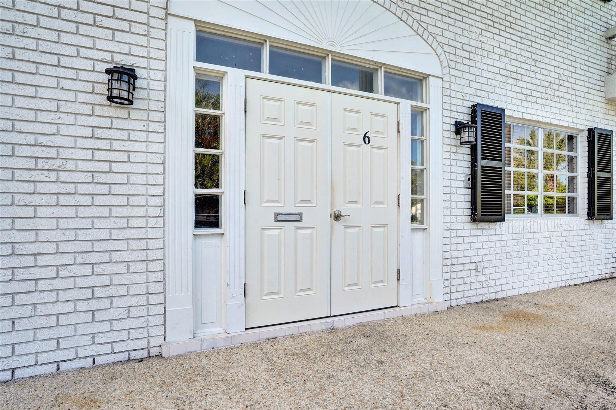 6 Tahoe Ln Sea Ranch Lakes, FL 33308