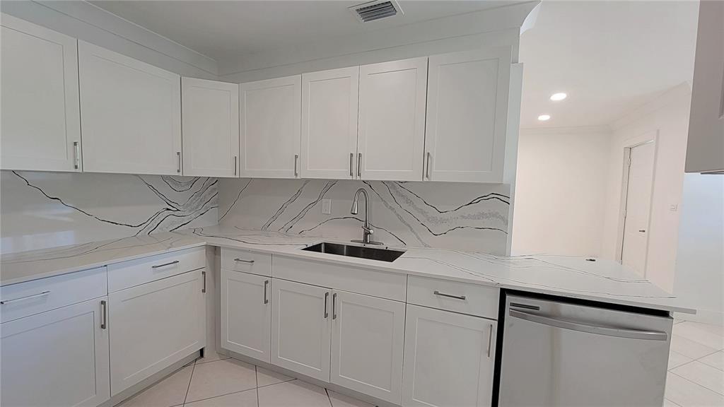 266 NE 42nd St Deerfield Beach, FL 33064