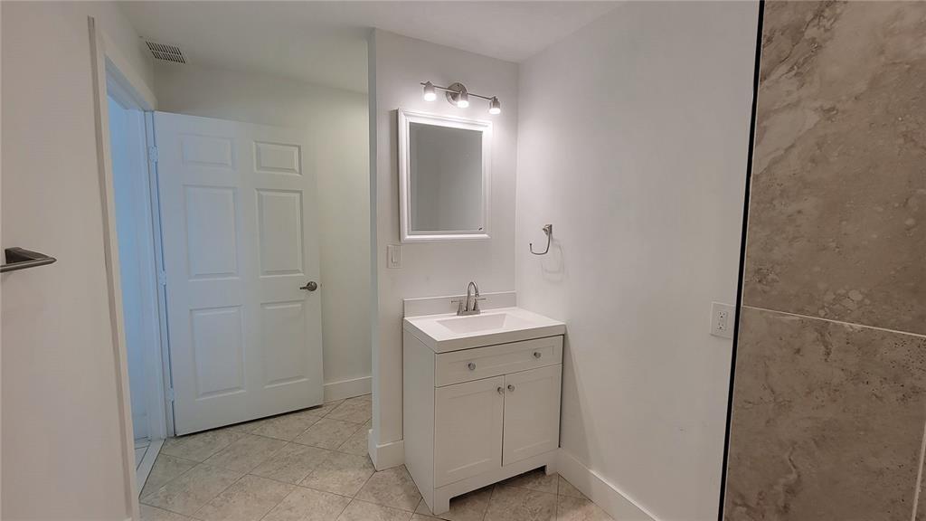 266 NE 42nd St Deerfield Beach, FL 33064