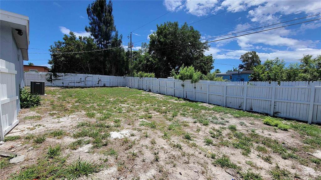 266 NE 42nd St Deerfield Beach, FL 33064