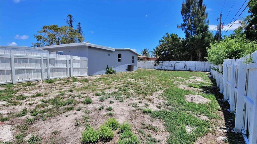 266 NE 42nd St Deerfield Beach, FL 33064