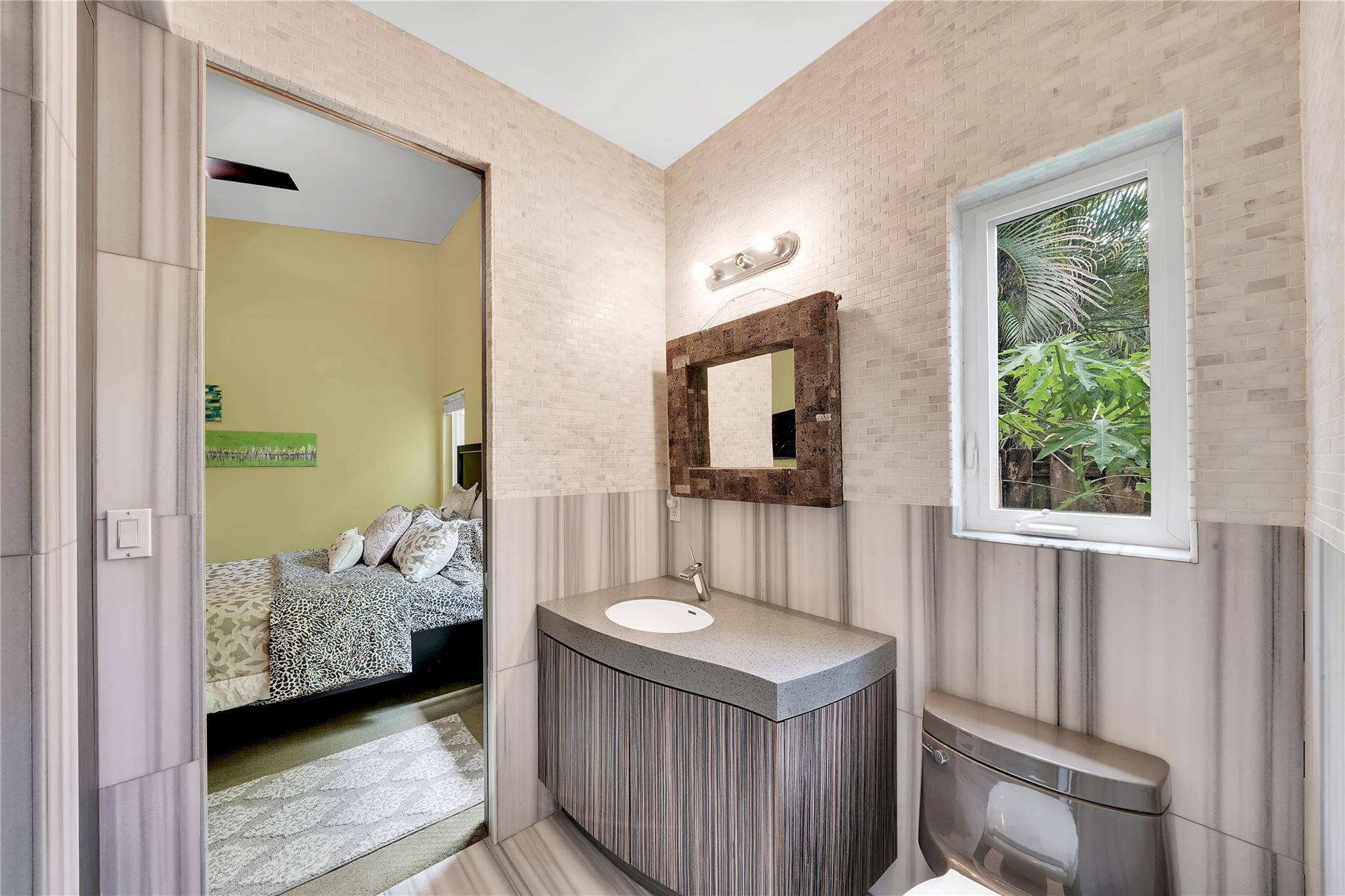 2631 Okeechobee Ln Fort Lauderdale, FL 33312