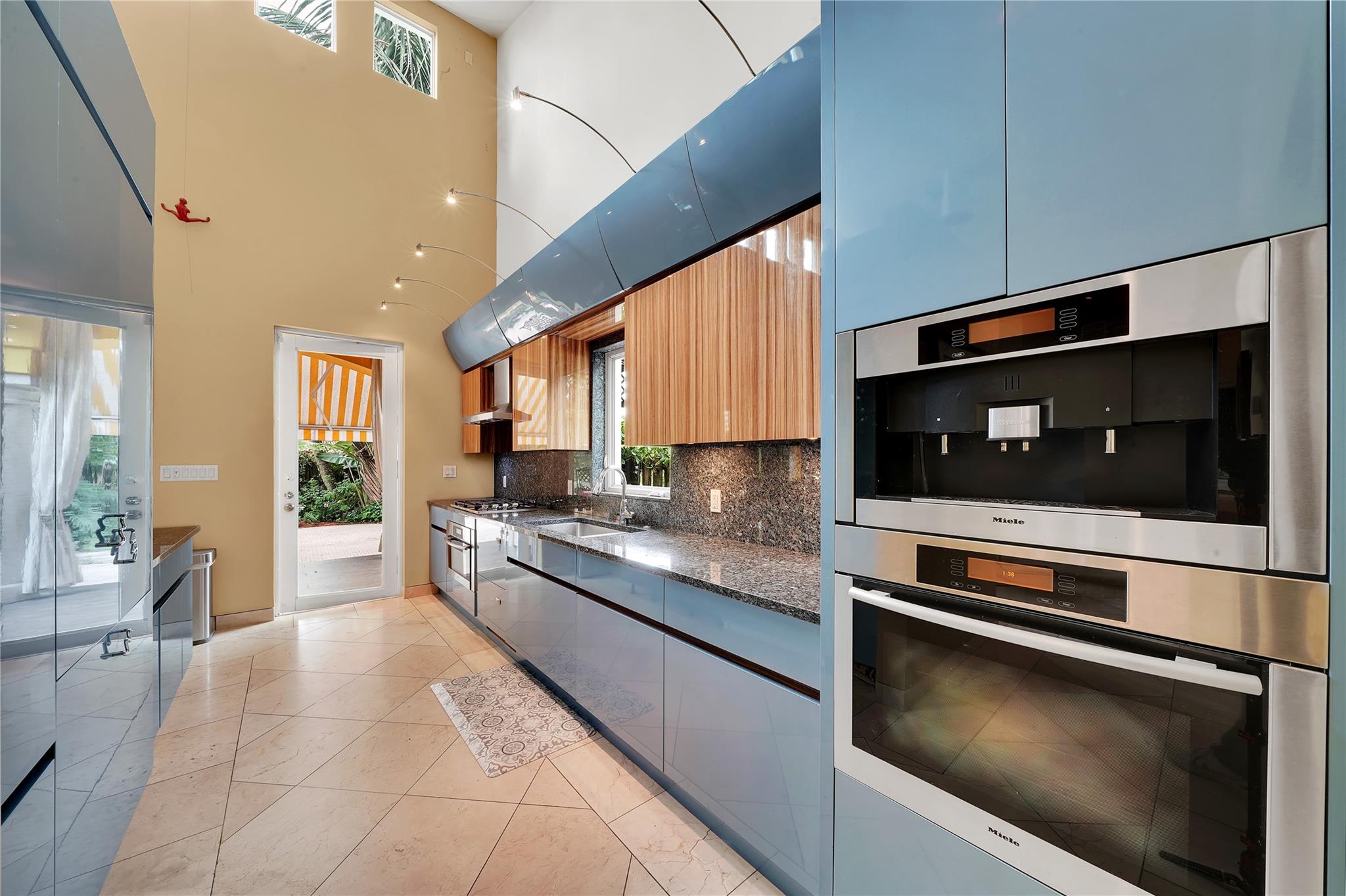 2631 Okeechobee Ln Fort Lauderdale, FL 33312