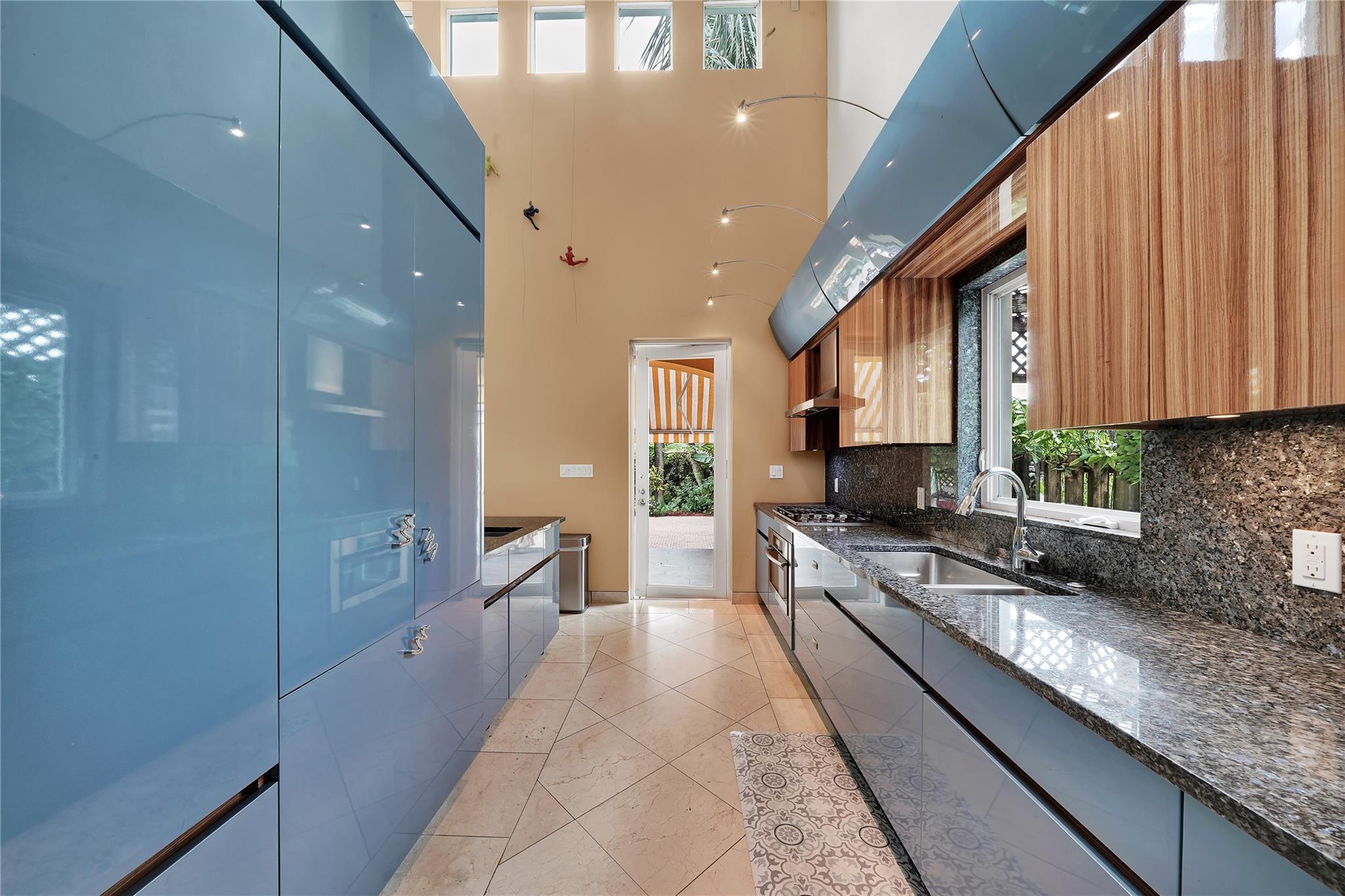 2631 Okeechobee Ln Fort Lauderdale, FL 33312