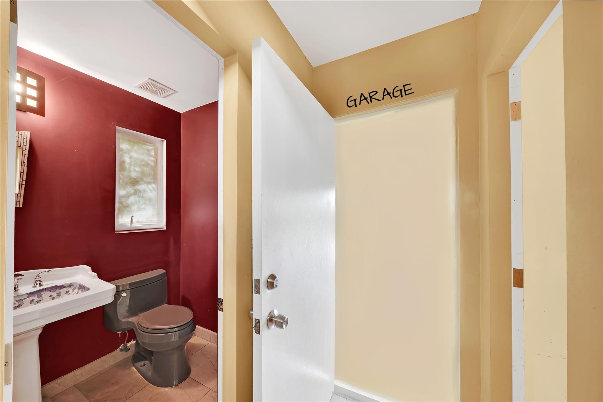 2631 Okeechobee Ln Fort Lauderdale, FL 33312