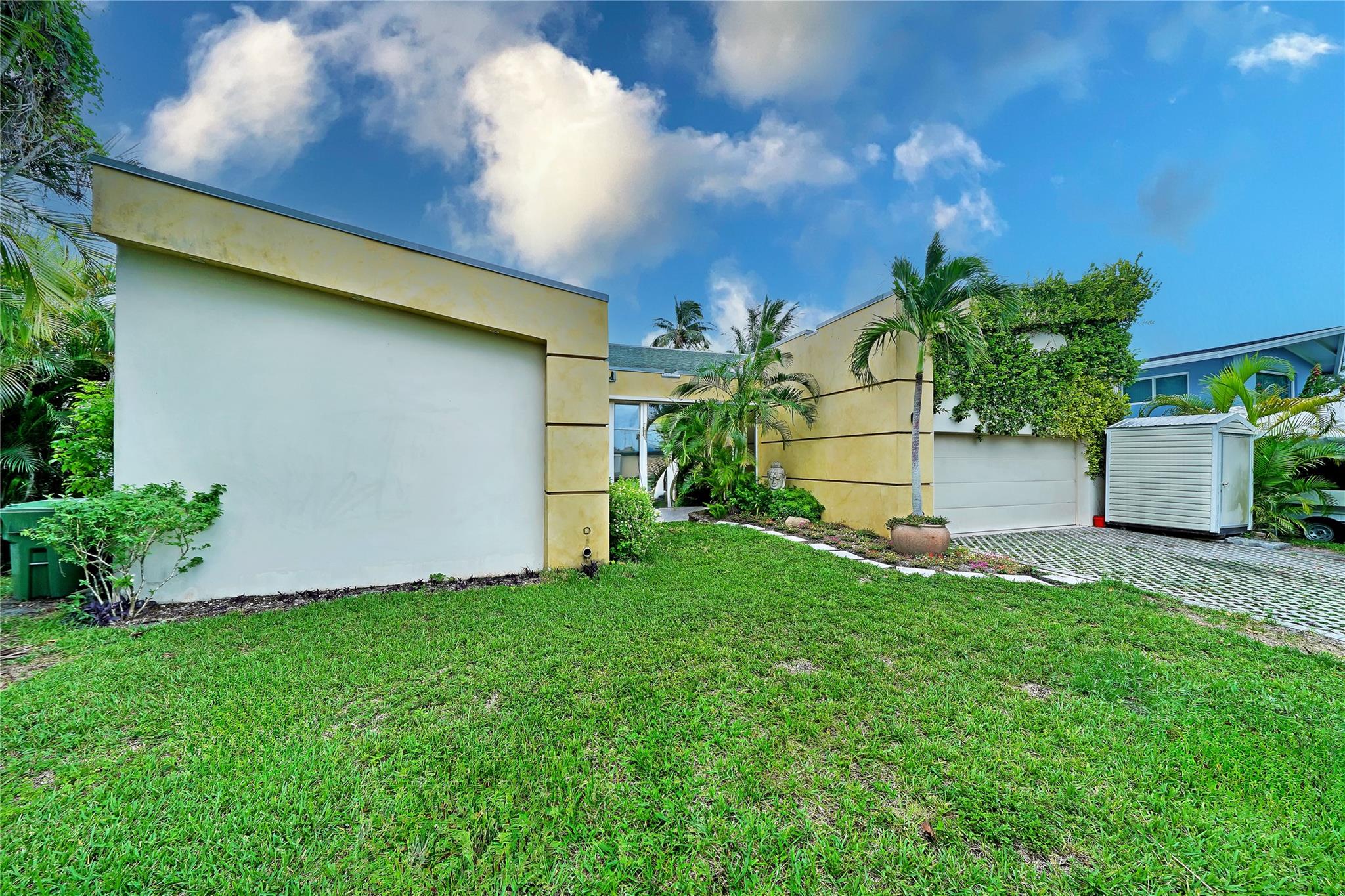 2631 Okeechobee Ln Fort Lauderdale, FL 33312